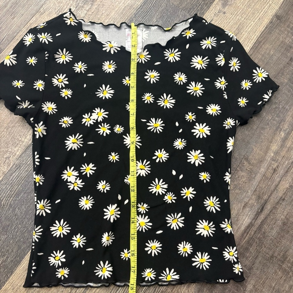 Women’s dress 2 Pc blouse/ Mini Skirt Daisy flowers graphic lettuces edges. - Picture 7 of 7